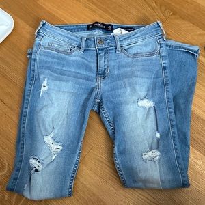 hollister ripped skinny jeans